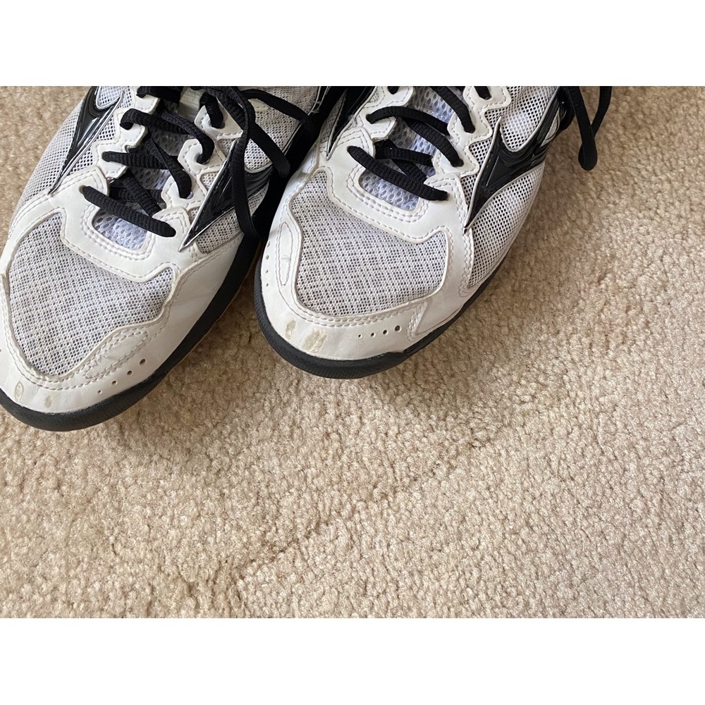 Mizuno Wave Supersonic Woman’s volleyball shoe